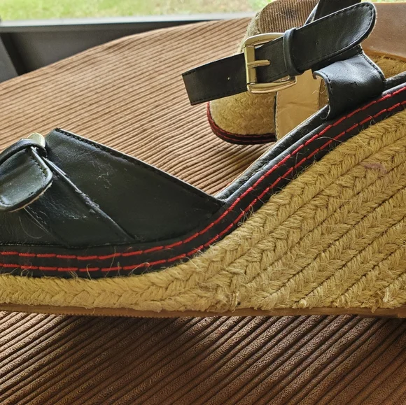 Women's open toe platform ankle strap open toe wedge sandals. Size 11. - Picture 14 of 15